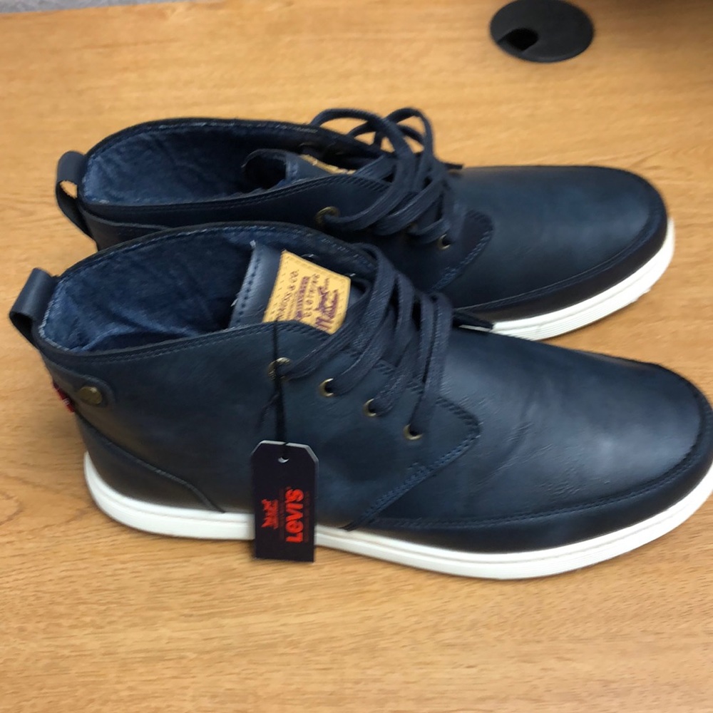 Levi Atwater Men’s Chukka Boots